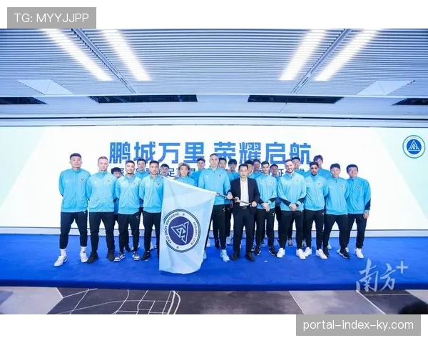 深圳新鹏城进攻次数优势明显，戴伟浚中场梳理提升控场质量